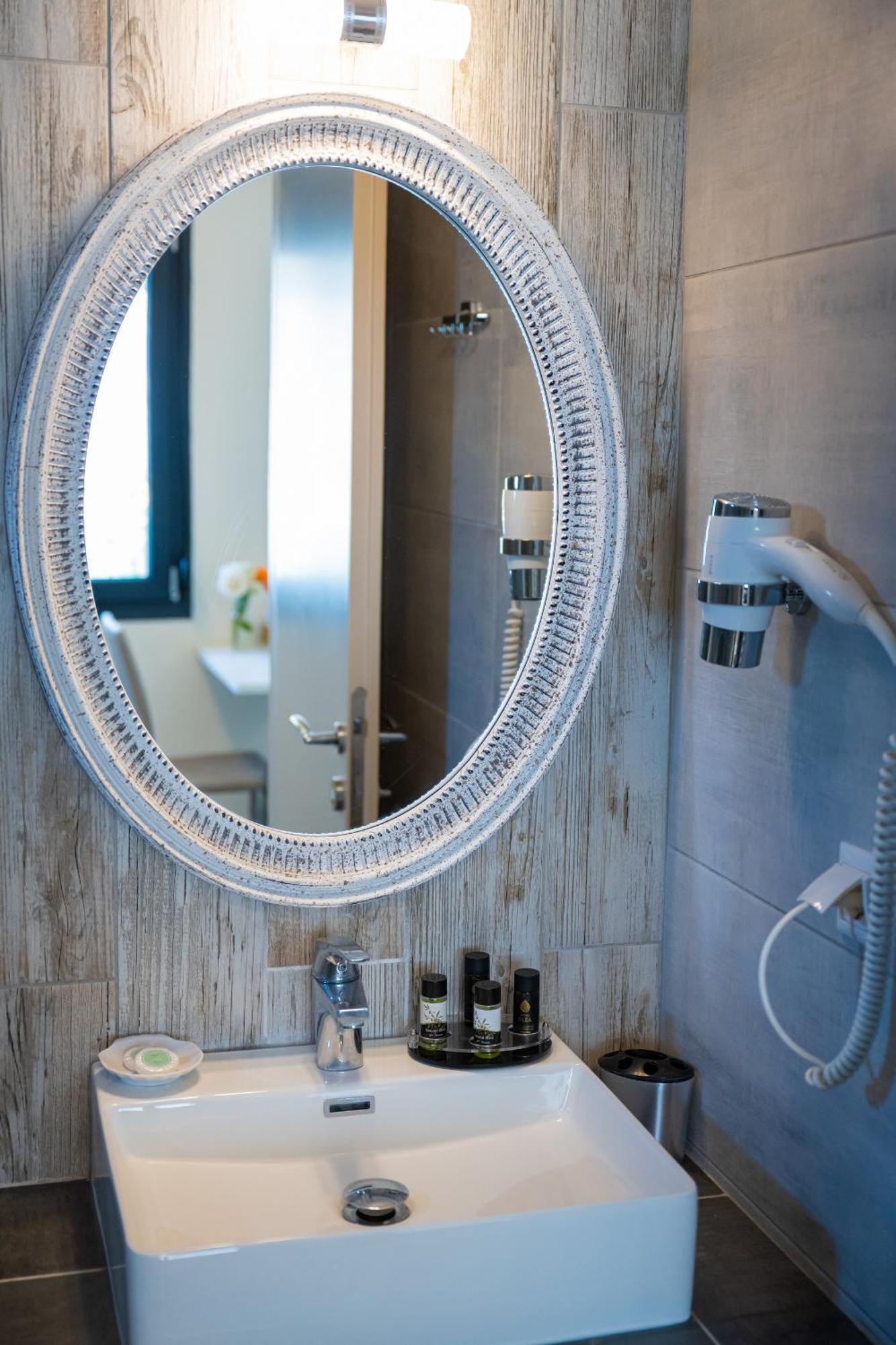 פלוגיטה Callista Suites מראה חיצוני תמונה